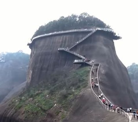 Gaoqi Ling, China's Most Extreme Mountain with a Shape Resembling a Sharp Knife Blade