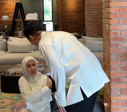 Unggah Video Adzankan Bayi Baru Lahir, Caption Baim Wong Penuh Teka Teki