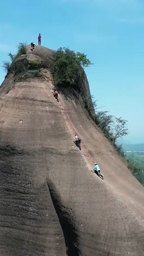 Gaoqi Ling, China's Most Extreme Mountain with a Shape Resembling a Sharp Knife Blade