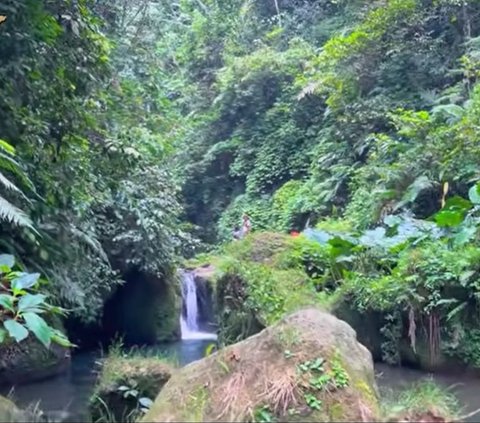 Misteri Curug Bubut Cianjur, Ada “Candi” di Balik Air Terjun Indah