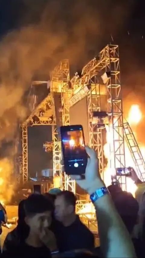 Ngamuk Penonton Bakar Panggung & Sound System Buntut Konser Musik Batal, Vendor Ikutan Meradang