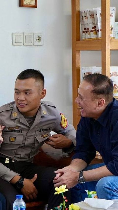 Taruna Akpol Anak Jenderal Polisi Ulang Tahun, Peluk Cium Sang Ayah Bikin Adem