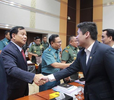 Portrait of Beby Tsabina's Husband, Rizki Natakusumah, While Working at the DPR