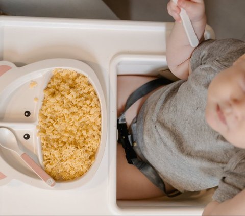 Perlu Diketahui Orangtua dengan Cepat, Ini Tahapan Makan Bayi Sesuai Usia