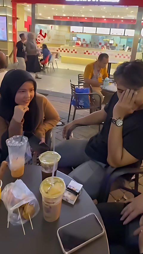 11 Tahun Berumah Tangga, Istri Sah Nggak Tantrum Pergoki Suami sama Pacarnya di Kafe, Netizen: 'Bisa-bisanya Setenang Itu'