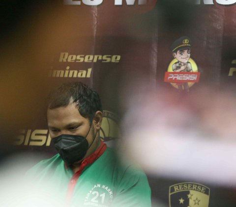 FOTO: Ekspresi Virgoun Sampaikan Permintaan Maaf Usai Ditangkap Terkait Narkoba