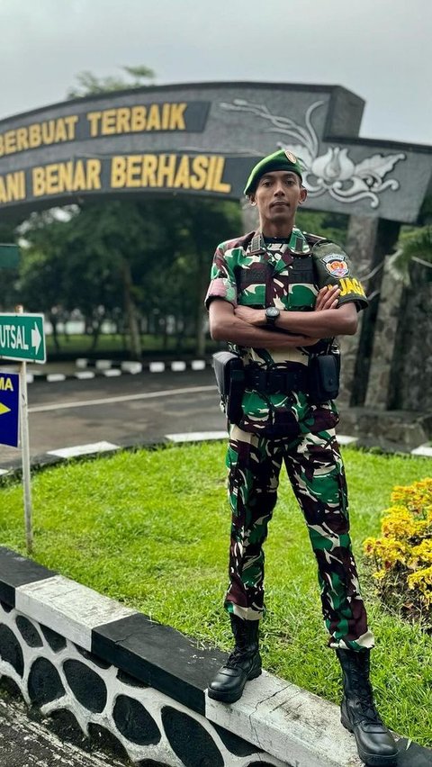 Selalu Bersyukur, Perwira TNI AD Berbagi Nasi Bungkus di Jalanan Untuk Para Pemulung Dibanjiri Pujian