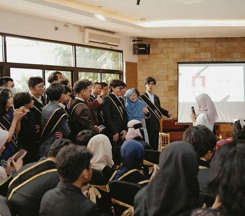 10 Portraits of Atta Halilintar Graduating High School at the Age of 29, Becoming the Oldest Student at Graduation
