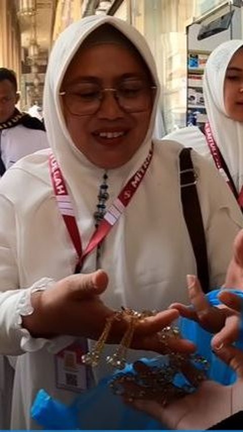 Heboh, Jemaah Wanita Asal Surabaya Borong Emas di Mekkah 'Menguning Semua'