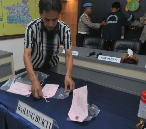 FOTO: Gara-Gara Utang Rp70 Ribu, Joki Tong Setan Bakar Pemeran Tuyul di Wahana Pasar Malam Jakarta Timur