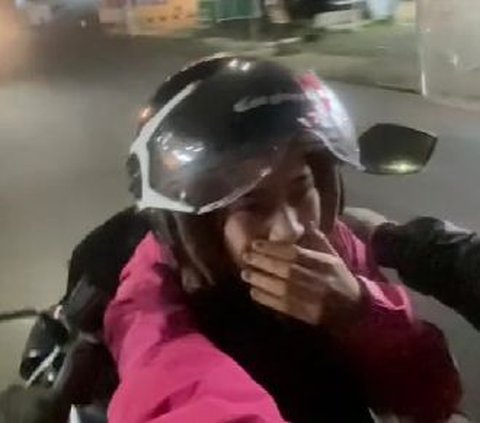 Solusi saat Istri Ngantuk di Motor, Dibonceng Depan dengan Menghadap ke Suami