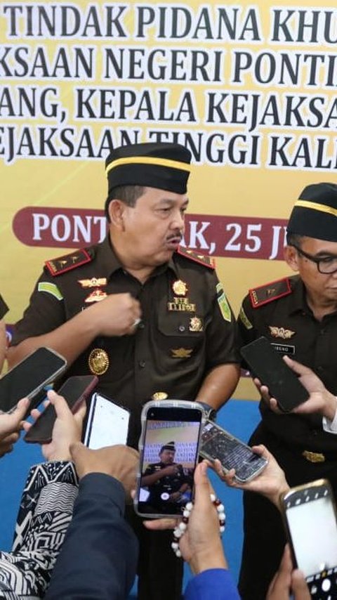 Serah Terima Jabatan dan Pelantikan 9 Pejabat Eselon III di Wilayah Hukum Kejati Kalbar