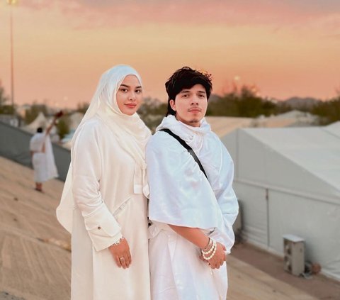 Portrait of Celebrities Enjoying the Sunset in Mecca during Hajj, Photo Snapshots of Citra Kirana Give Chills to the Heart