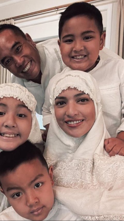 Nia Ramadhani performed the hajj pilgrimage with her husband when she was 28 years old.