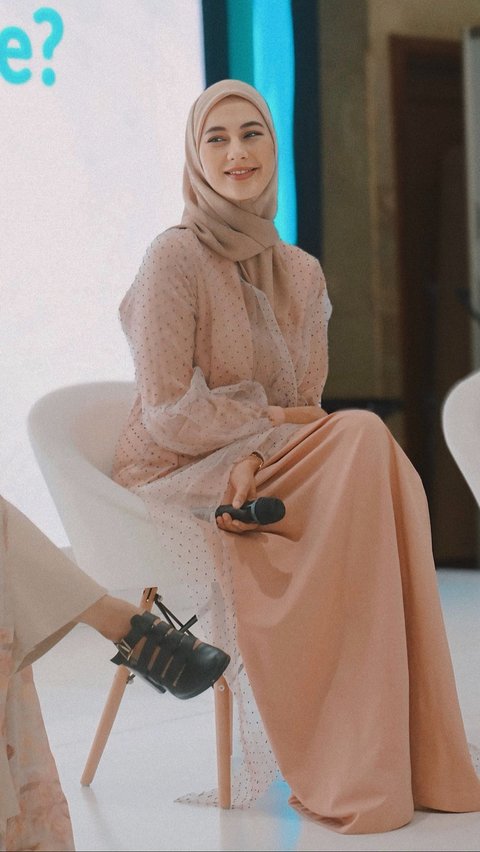 Istiqomah Berhijrah, 8 Potret Terbaru Paula Verhoeven dalam Balutan Hijab, Paras Cantiknya Kian Manglingi