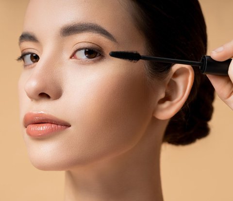 Super Easy, Solve Clumpy Mascara with Mini Brush