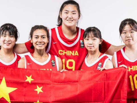 The Figure of Zhang Ziyu, 2.2 Meter Tall Chinese Basketball Player who Played against the Indonesian Team