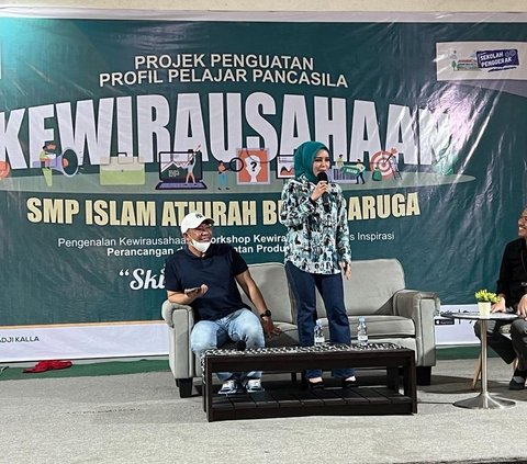 Jemaah Haji Asal Makassar Disambut Meriah saat Tiba di Bandara, Ternyata Pengusaha Viral