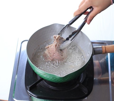 8 Ways to Boil Meat to Prevent Odor and Make it More Tender