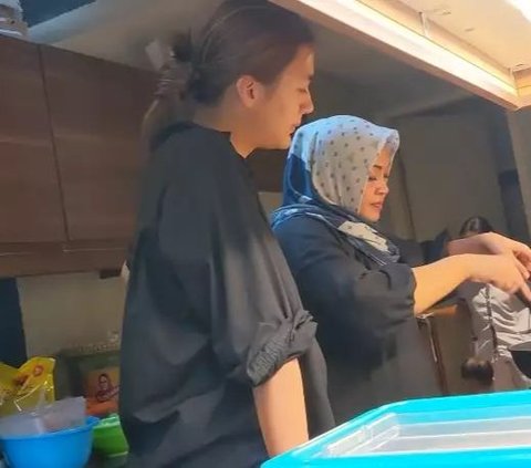 Luput Dari Sorotan, Intip Potret Dapur Kotor Paula Verhoeven yang Simpel Namun Serba Ada