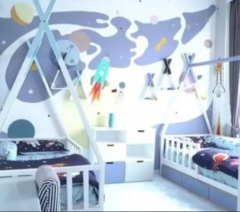 Portrait of Kartika Putri's Son's Room with Outer Space Theme, Equipped with an Outbound Area