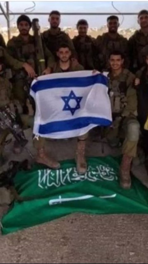 Foto Tentara Israel Injak Bendera Arab Saudi Viral, Picu Kemarahan Netizen