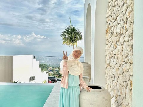 10 Potret Inara Rusli saat Menikmati Momen Liburan di Bandung Bareng Anak-anak, Penampilan Cantiknya Mencuri Perhatian