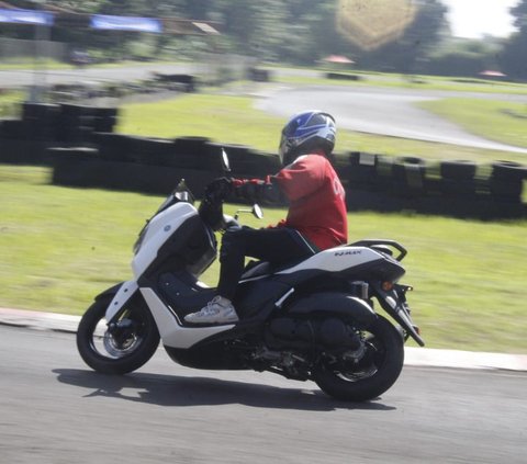 Menguji Fitur Y-Shift pada NMAX Turbo di Sirkuit Kecil, Akselerasi Spontan