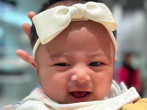 Cute! Foto-foto Terbaru Baby Lily Anak Angkat Raffi Ahmad dan Nagita Slavina, Lihat Ekspresi Tawanya Gemesin Banget