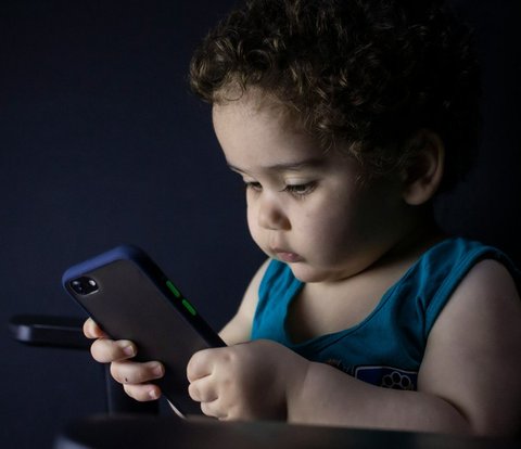 Excessive Use of Gadgets in Children, at Risk of Becoming Moody and Obese