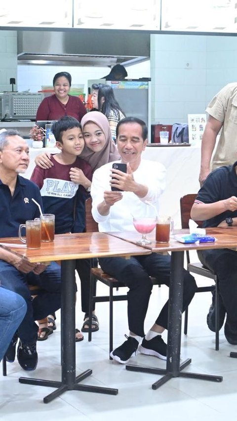 Detik-Detik Pria Kalimantan Nangis Kencang Usai Bertemu Presiden Jokowi
