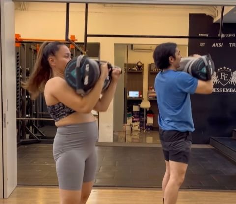 Strong Banget! Abimana's Wife Lifts Weights While Pregnant at 40