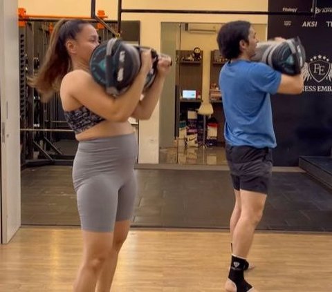 Strong Banget! Abimana's Wife Lifts Weights While Pregnant at 40