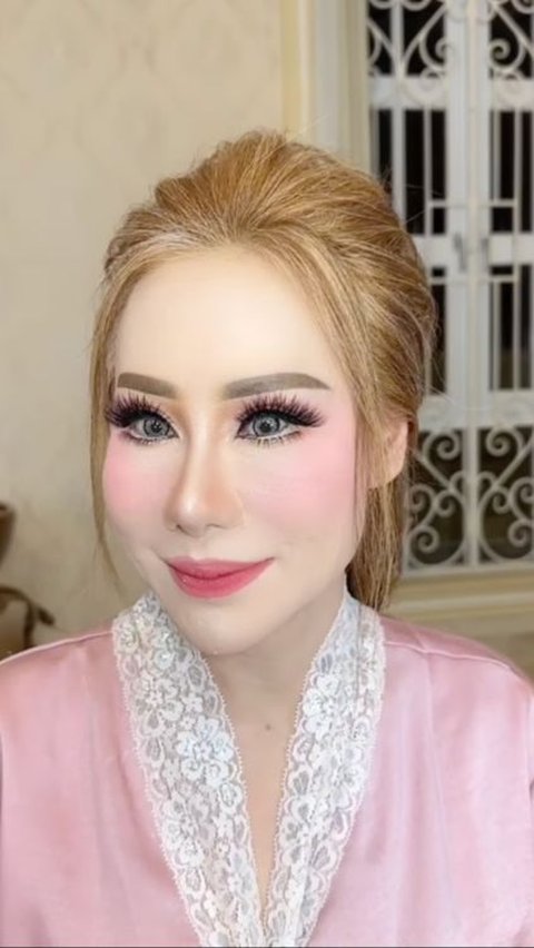 MUA Reveals Sultan Banjarmasin's Makeup Experience, Got Lost at Client's House Due to Its Vastness