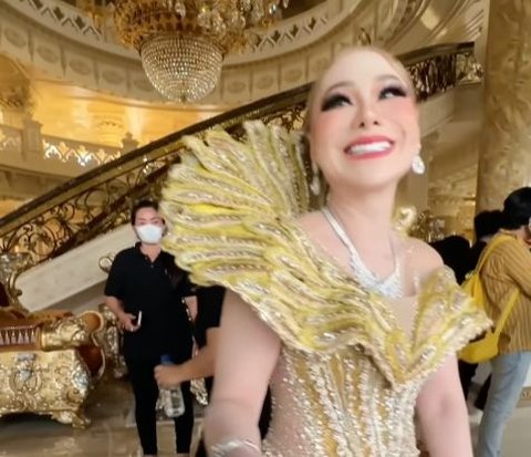 MUA Reveals Sultan Banjarmasin's Makeup Experience, Got Lost at Client's House Due to Its Vastness