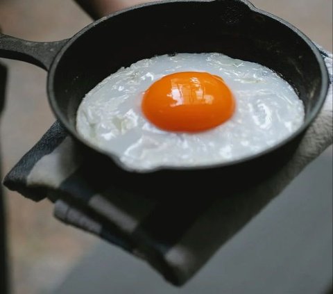 Dampak Konsumsi Telur Mentah untuk Kesehatan dan Benarkah Bermanfaat untuk Keperkasaan di Ranjang?