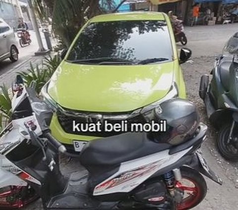 Halangi Bengkel, Mobil Ini Numpang Seakan Tak Punya Tempat Parkir Pribadi