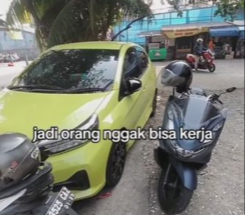 Halangi Bengkel, Mobil Ini Numpang Seakan Tak Punya Tempat Parkir Pribadi