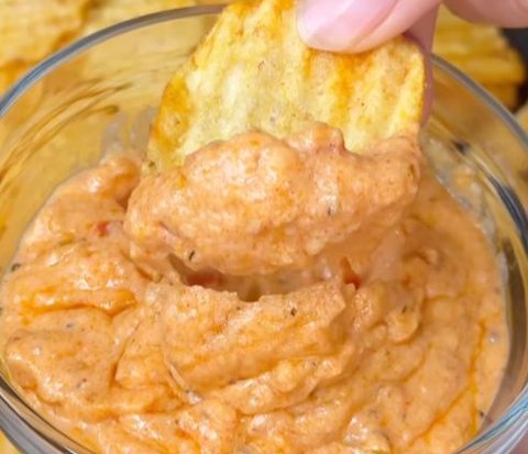 Recipe for Cheesy & Spicy Sauce for Chip Dipping, Tastes Delicious!