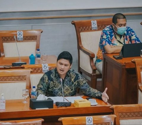 Potret Rizki Natakusumah, Suami Beby Tsabina Seorang Anggota DPR Muda