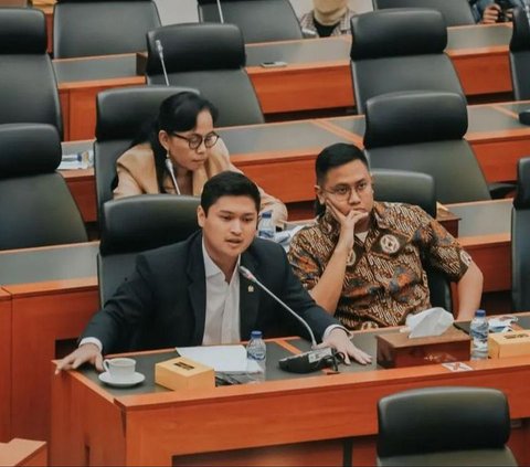 Potret Rizki Natakusumah, Suami Beby Tsabina Seorang Anggota DPR Muda