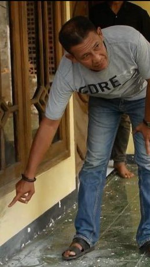 Jelang Subuh, Rumah Tim Relawan Bacabup Lumajang Indah Amperawati Diteror Bom Ikan Wajah Pelaku Terekam CCTV