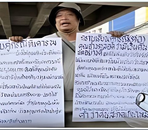 Friend Owes Rp500 Million and Doesn't Pay, This Man Begs on the Bridge to Return the Money for His Sick Sister's Expenses