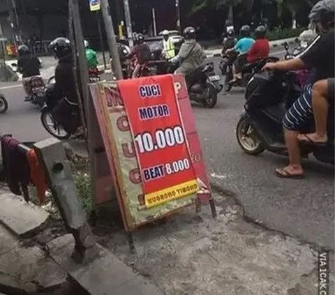 Spanduk Cuci Motor Lucu dan Nyeleneh, Bikin Terheran-heran