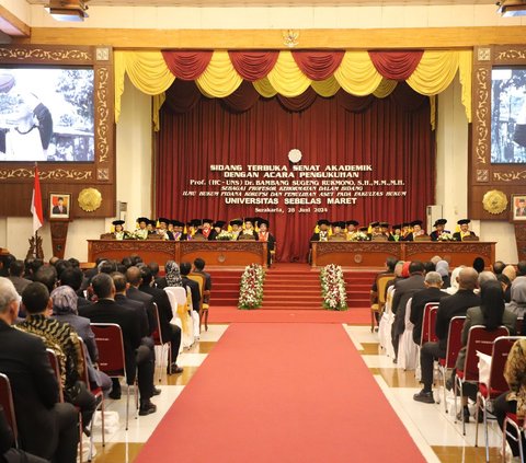 JAM-Pembinaan Bambang Sugeng Rukmono Dikukuhkan Jadi Guru Besar Ilmu Hukum dan Pemulihan Aset Universitas Sebelas Maret