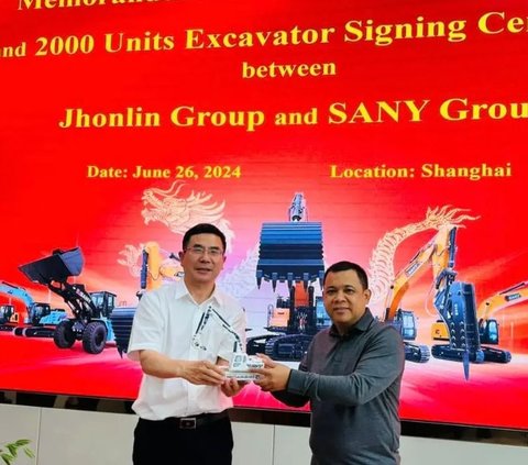 Haji Isam Buys 2,000 Excavators from China, Sets World Record for Most Orders
