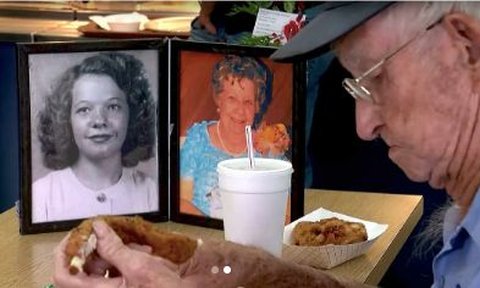 Bukti Cinta Sejati Kakek Usia Kepala 9, Setia Ajak Makan Siang Sang Istri Walau Sudah Tiada