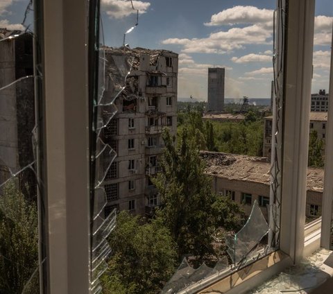 Senasib dengan kota-kota lain di Ukraina, Toretsk turut menjadi target Rusia dengan taktik serangan bumi hangus
