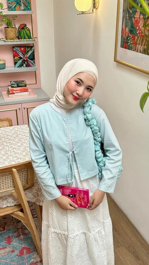 Coba Mix and Match Warna Sky Blue Pada Outfit Biar Look Makin Fresh