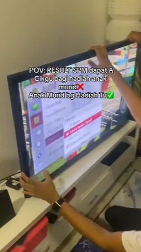 Lulus Ujian dengan Nilai Memuaskan, Siswa SMK Ini Patungan Beri Hadiah TV Baru untuk Gurunya